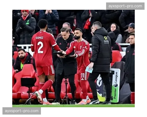 老将莫德里奇替补登场指挥若定,赛后获伯纳乌全场起立致敬 老将莫德里奇替补登场指挥若定,赛后获伯纳乌全场起立致敬